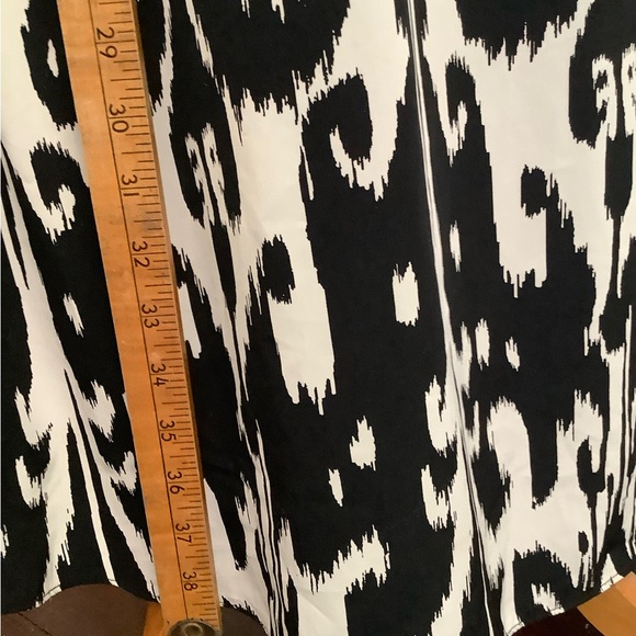 Beautiful Resortwear silk maxi dress Athleta builtin bra, blk/white Ikat pattern - Picture 10 of 12